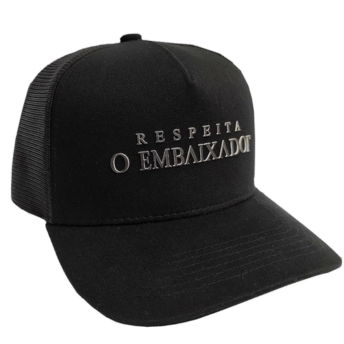 BONÉ RESPEITA O EMBAIXADOR