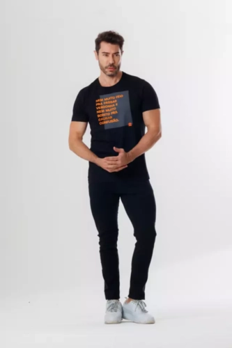 CAMISETA EMBAIXADOR NEM MUITO FEIO PRETO PRETO GG