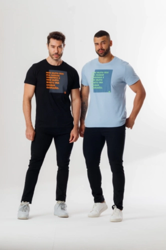 CAMISETA EMBAIXADOR NEM MUITO FEIO PRETO PRETO GG