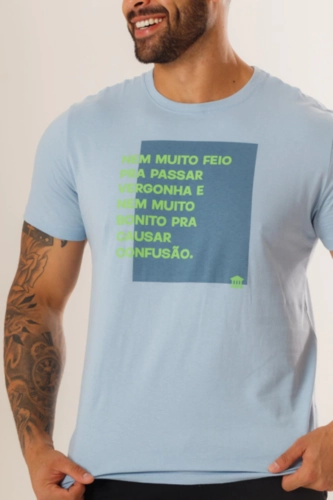 CAMISETA EMBAIXADOR NEM MUITO FEIO PRETO PRETO GG