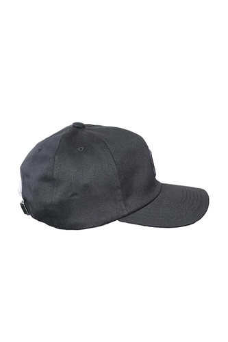 BONE PRETO COM EMBORRACHADO VERMELHO PRETO U